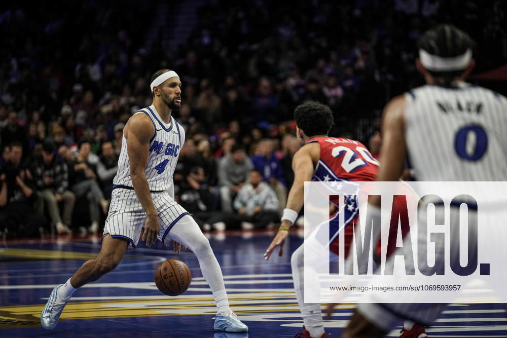 Philadelphia 76ers v Orlando Magic PHILADELPHIA, UNITED STATES - NOVEMBER 25: Jalen Suggs (4) of Orlando Magic in action during the 2025-26 Emirates NBA, Basketball Herren, USA Cup game between the Orlando Magic and Philadelphia 76ers at Xfinity Mobile Arena on November 25, 2025 in Philadelphia, United States. Wolfgang Schwan Anadolu Philadelphia United States. Editorial use only. Please get in touch for any other usage.
