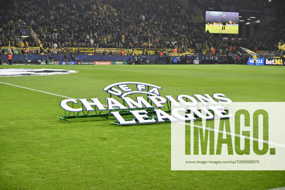 The UEFA Champions League lettering on the pitch 25 11 2025, Football, UEFA Champions League 2025 2026, Matchday 5, Borussia Dortmund FC Villarreal 4 0 UEFA regulations prohibit any use of photographs as image sequences and or quasi video Dortmund Signal Iduna Park Nordrhein Westfalen Germany Team2