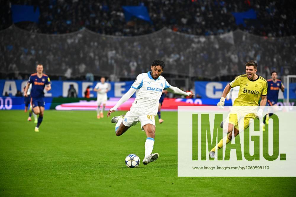 Aubameyang pierre emerick pope nick FOOT CHAMPIONS LEAGUE 2025 MARSEILLE NEWCASTLE 2 1 ORANGE VELODROME MARSEILLE FRANCE 25 11 2025 LAHALLE PIERRE 1 1 aubameyang pierre emerick MARSEILLE ORANGE VELODROME France GermanyxJapanxUKxFrancexBelgiumxOUT