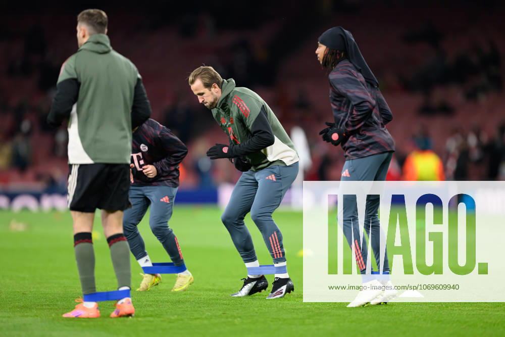 Arsenal v Bayern Munich Champions League 26 11 2025. Bayern Munich forward Harry Kane (9) and Bayern Munich forward Michael Olise (17) warming up prior to the Champions League match between Arsenal and Bayern Munich at the Emirates Stadium, London, England on 26 November 2025. London Emirates Stadium Greater London England Editorial use only ,