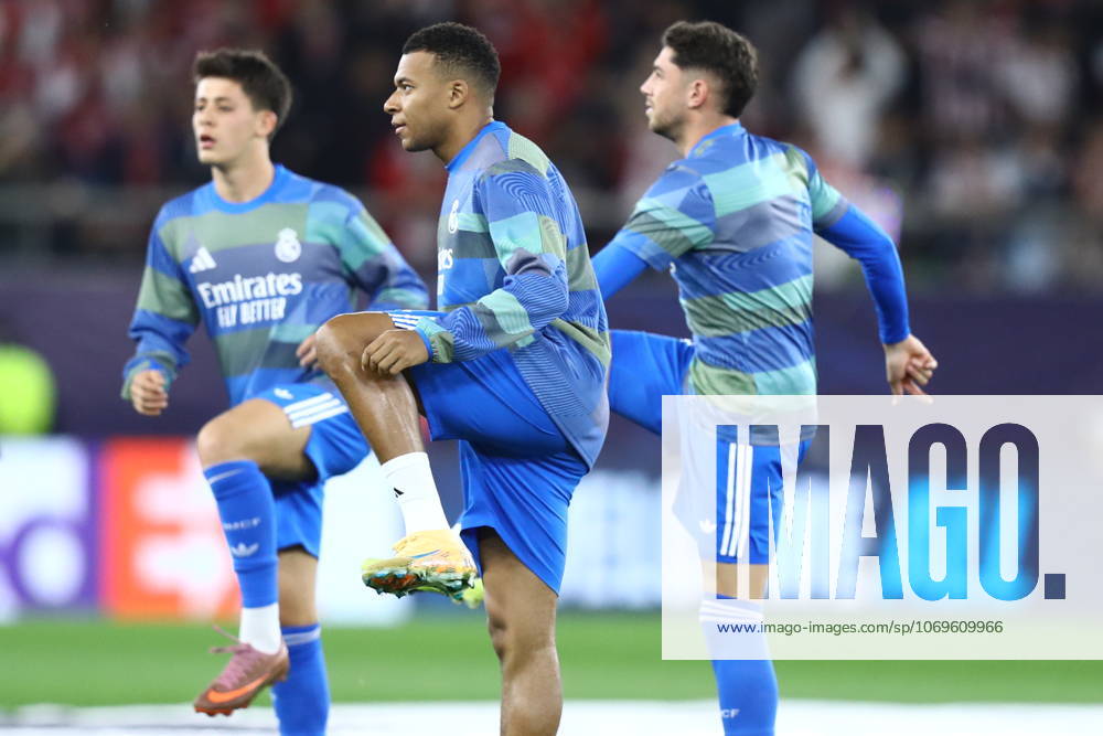 Kylian Mbappe of Real Madrid CF warms up during the UEFA Champions League 2025 26 League Phase MD5 match between Olympiacos FC and Real Madrid C.F. at Stadio Georgios Karaiskakis on November 26, 2025 in Piraeus, Greece. Piraeus Greece - ZUMAa181 20251126_zaa_a181_051