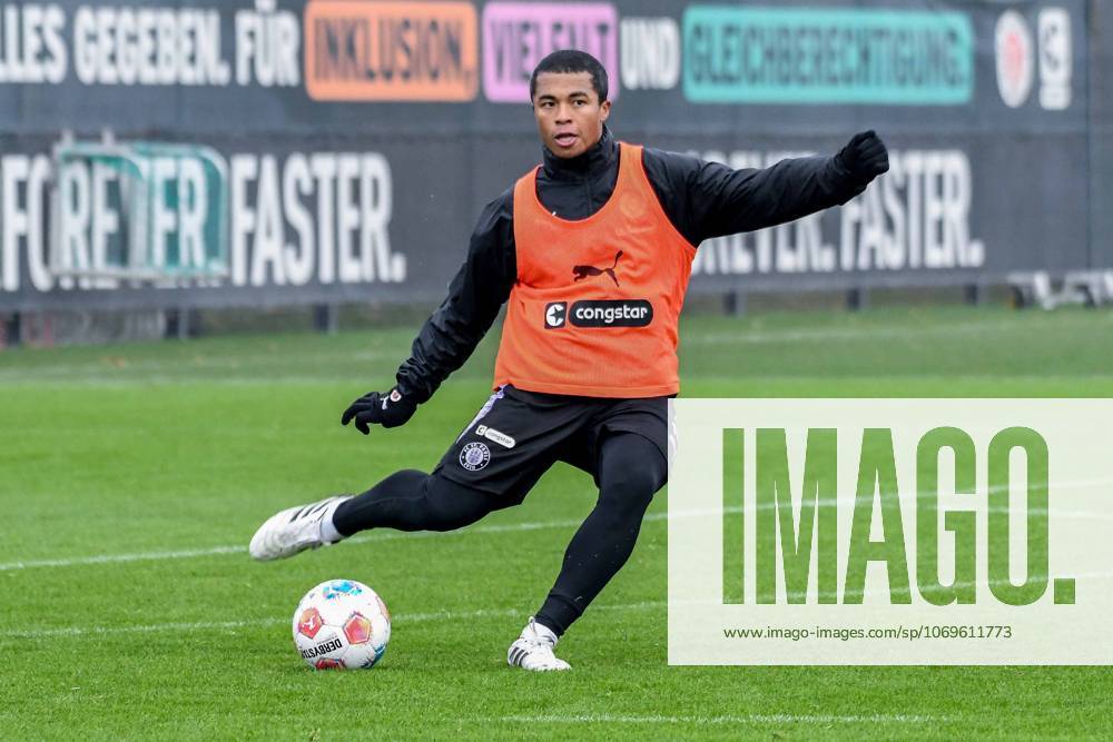 Joel Chima Fujita Pauli on the ball Germany , Hamburg , Training ground at Kollaustrasse , Football , 1 Bundesliga , Training of FC St Pauli