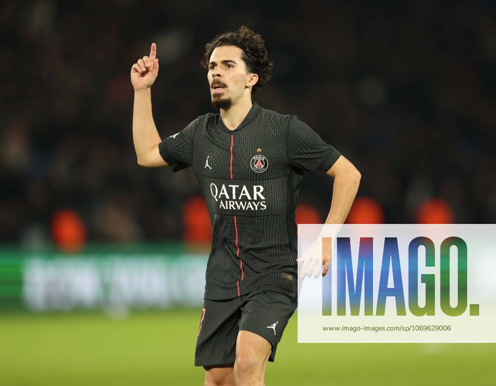 . - Paris Saint-Germain v Tottenham Hotspur, UEFA Champions League, League Phase, Parc des Princes, Paris, France. - 26th November 2025. (C) Daniel Weir Crystal Pix GOAL, Vitinha of Paris Saint-Germain goal celebration. - Paris Saint-Germain v Tottenham Hotspur, UEFA Champions League, League Phase, Parc des Princes, Paris, France. - 26th November 2025. (C) Daniel Weir Crystal Pix Paris Parc des Princes France