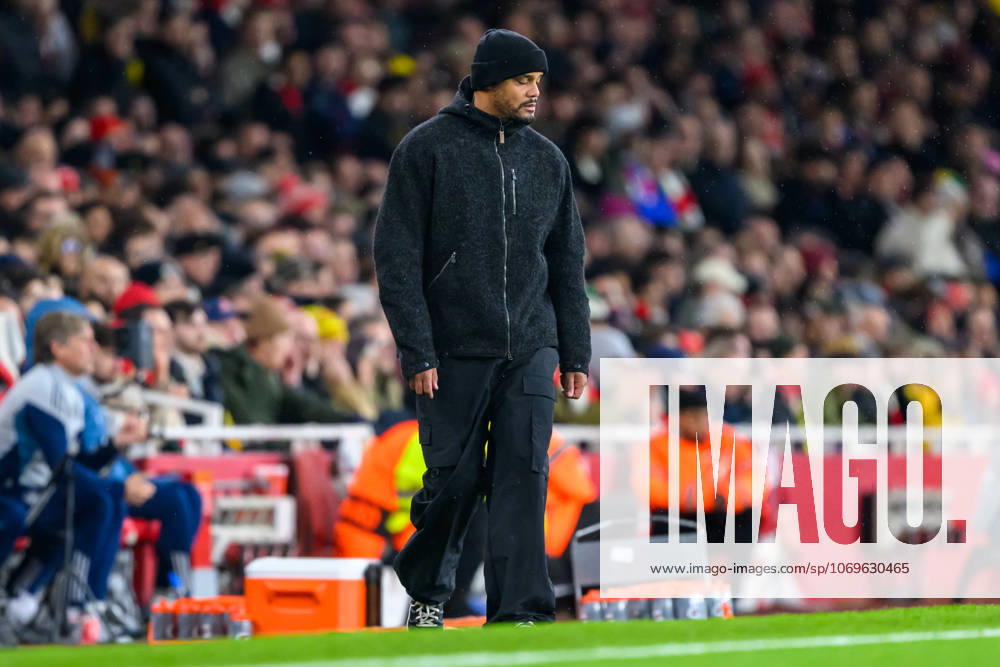 Arsenal v Bayern Munich Champions League 26 11 2025. Bayern Munich manager Vincent Kompany (m) during the Champions League match between Arsenal and Bayern Munich at the Emirates Stadium, London, England on 26 November 2025. London Emirates Stadium Greater London England Editorial use only ,