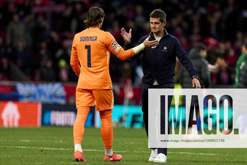 Cristian Chivu head coach of FC Internazionale Milano anf Yann Sommer of FC Internazionale Milano during the UEFA Champions League match between Atletico de Madrid and FC Internazionale Milano on November 26, 2025. - 26 11 2025 - Spain Madrid Madrid - LGMx Pictorium LePictorium_0320140