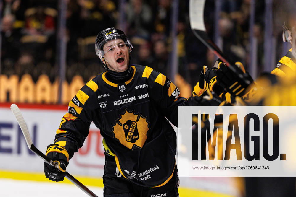 Skellefteas Oliver Okuliar cheers after 1 2 during the ice hockey match in SHL between Skelleftea and Frölunda on November 27, 2025 in Skelleftea