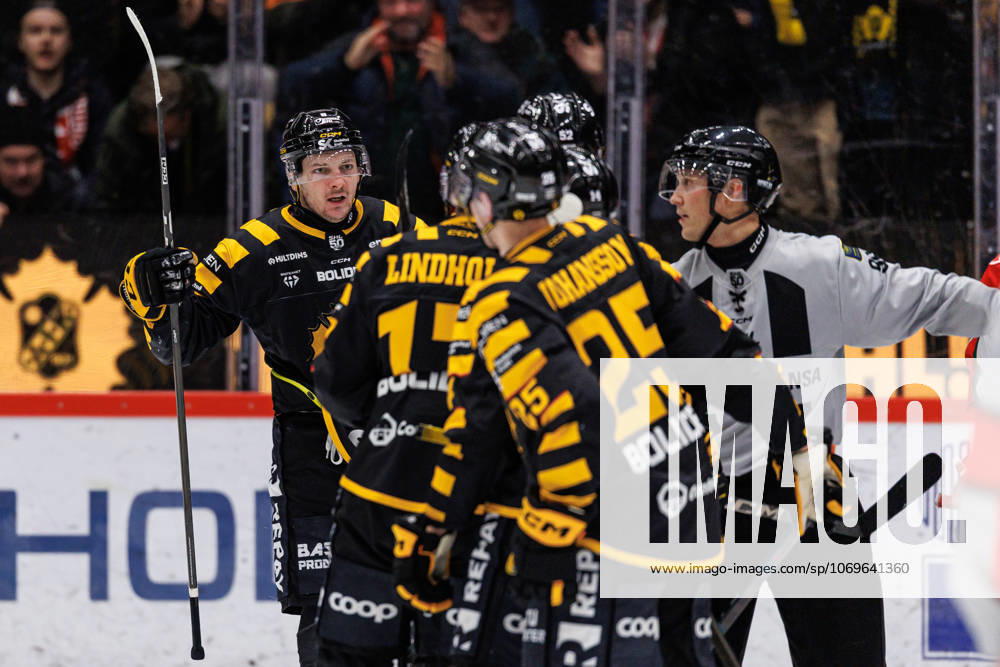 Skellefteas Oliver Okuliar cheers after 1 2 during the ice hockey match in SHL between Skelleftea and Frölunda on November 27, 2025 in Skelleftea