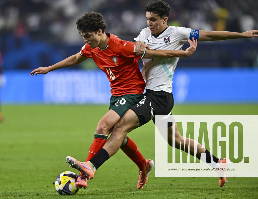 PORTUGAL vs AUSTRIA : FIFA U-17 WORLD CUP QATAR 2025 FINAL Santiago Verdi of Portugal and Jakob Vinzenz Pokorny of Austria in action during the FIFA U-17 World Cup Qatar 2025 final match between Portugal and Austria at Khalifa International Stadium in Doha, Qatar, on November 27, 2025. DOHA Qatar