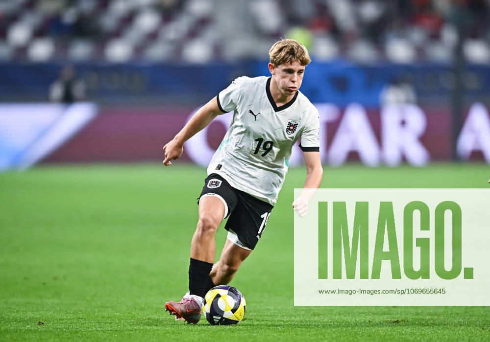 Football, Junior U 17 World Cup 2025 Doha Qatar Final 27 11 2025 Portugal Austria Johannes Moser Austria on the ball