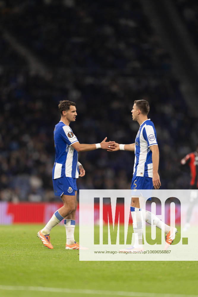 Jakub Kiwior and Jan Bednarek seen during UEFA Europa League game between teams of FC Porto and OGC Nice (Bernardo Benjamim Ball Raw Images) Porto Estadio do Dragao Portugal