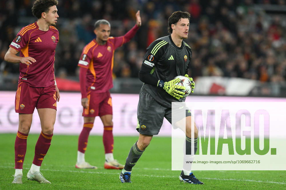 CALCIO - UEFA Europa League - AS Roma vs FC Midtjylland Mile Svilar of AS Roma during the match Uefa Europa League Championship between A.S. Roma and Midtjylland at the Olimpico Stadium on Nov 27, 2025 in Rome, Italy. during AS Roma vs FC Midtjylland, Football Europa League match in Rome, Italy, November 27 2025 Rome Italy