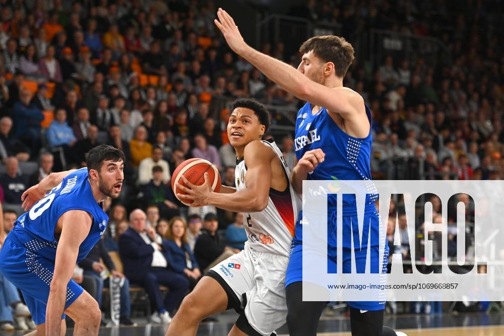Jack Kayil (GER) , Aktion,Zweikampf. Basketball Laenderspiel WM Qualifikation Deutschland (GER) - Israel (ISR) am 28.11.2025 rtiopharm Arena Neu-Ulm