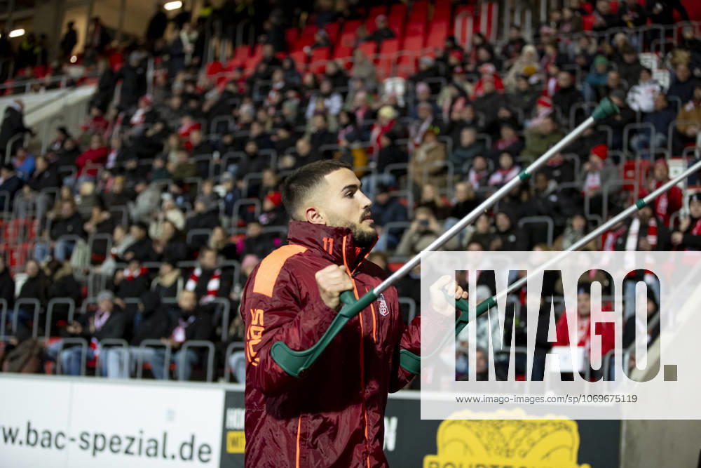 Regionalliga Nordost FC Rot Weiß Erfurt vs FC Carl Zeiss Jena Erfurt 28 11 2025 Sofiane Ikene 4 FC Rot Weiß Erfurt Regionalliga Nordost FC Rot Weiß Erfurt vs FC Carl Zeiss Jena Steigerwaldstadion Erfurt 28 11 2025