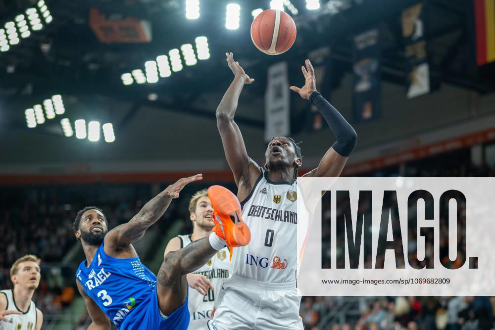 Khadeen Carrington Israel, 03 , Isaac Bonga Germany, 00 , GER, Germany vs Isreal, FIBA, Basketball, World Cup 2027 European Qualifiers, Country Match, Round 1, Group E, 28 11 2025, GER, Germany vs Isreal, FIBA, Basketball, World Cup 2027 European Qualifiers, Country Match, Round 1, Group E, 28 11 2025 Neu Ulm