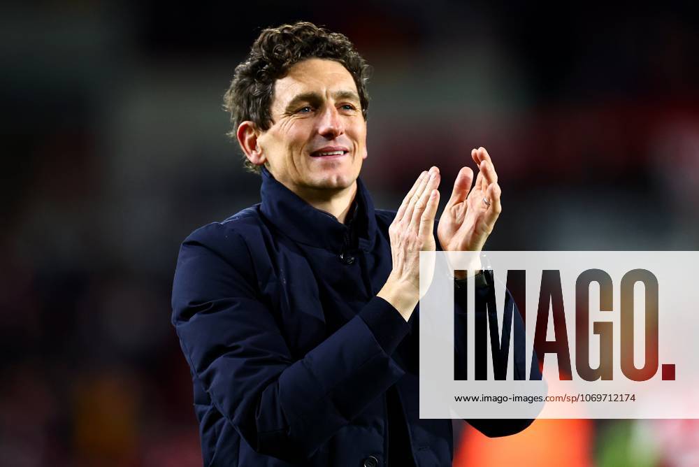 Brentford Manager Keith Andrews applauds. Brentford v Burnley, Premier League, Football, Gtech Community Stadium, London, UK - 29 Nov 2025London Gtech Community Stadium United Kingdom