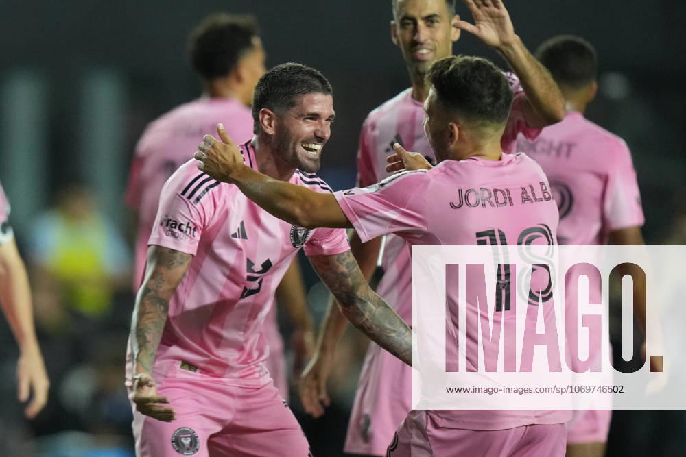 FT. LAUDERDALE, FL - NOVEMBER 29: Inter Miami midfielder Rodrigo de Paul (7) and Inter Miami defender Jordi Alba (18) celebrates a goal during the MLS, Fussball Herren, USA Eastern Conference finals between New York FC and Inter Miami CF on Saturday, November 29, 2025 at Chase Stadium in Fort Lauderdale, FL (Photo by Peter Joneleit Icon Sportswire) SOCCER: NOV 29 MLS Cup Playoffs Inter Miami CF vs NYC FC Icon251129073