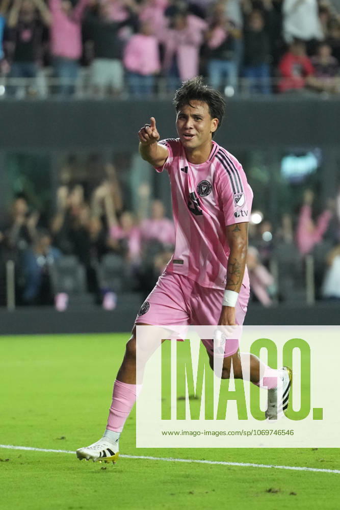 FT. LAUDERDALE, FL - NOVEMBER 29: Inter Miami midfielder Telasco Segovia (8) celebrates after his goal during the MLS, Fussball Herren, USA Eastern Conference finals between New York FC and Inter Miami CF on Saturday, November 29, 2025 at Chase Stadium in Fort Lauderdale, FL (Photo by Peter Joneleit Icon Sportswire) SOCCER: NOV 29 MLS Cup Playoffs Inter Miami CF vs NYC FC Icon251129060