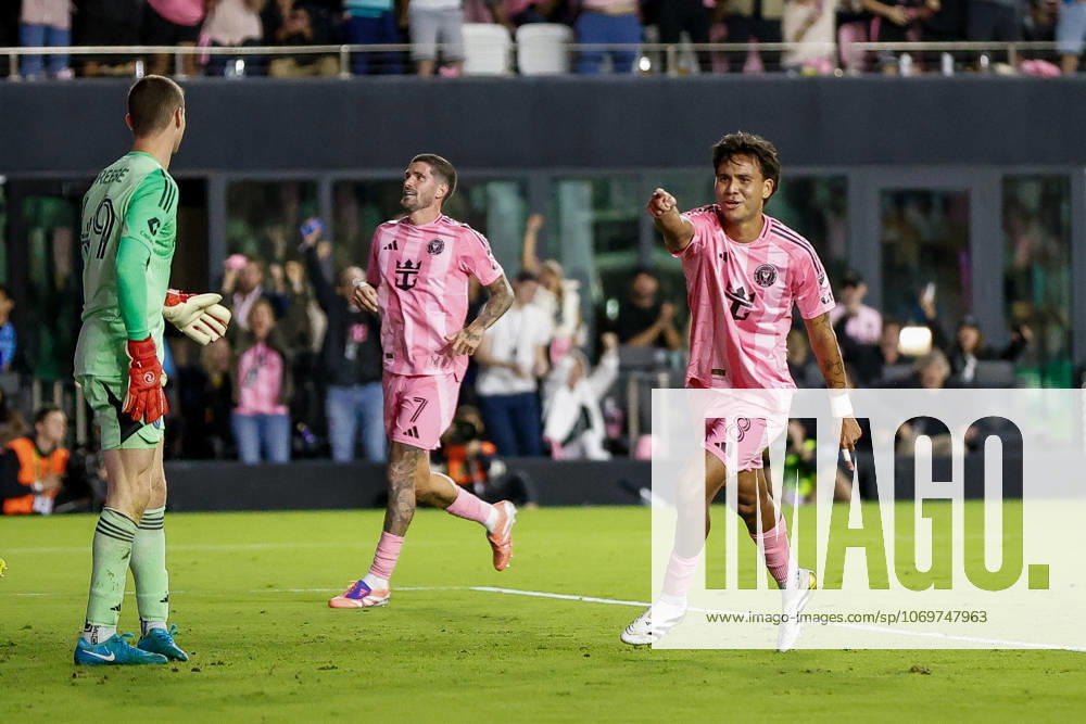 FT. LAUDERDALE, FL - NOVEMBER 29: Inter Miami midfielder Telasco Segovia (8) celebrates his goal in the second half during the MLS, Fussball Herren, USA Eastern Conference finals match between Inter Miami CF and New York City FC at Chase Stadium on November 29, 2025 in Fort Lauderdale, Florida. (Photo by Chris Arjoon Icon Sportswire) SOCCER: NOV 29 MLS Cup Playoffs Inter Miami CF vs NYC FC Icon25112900123