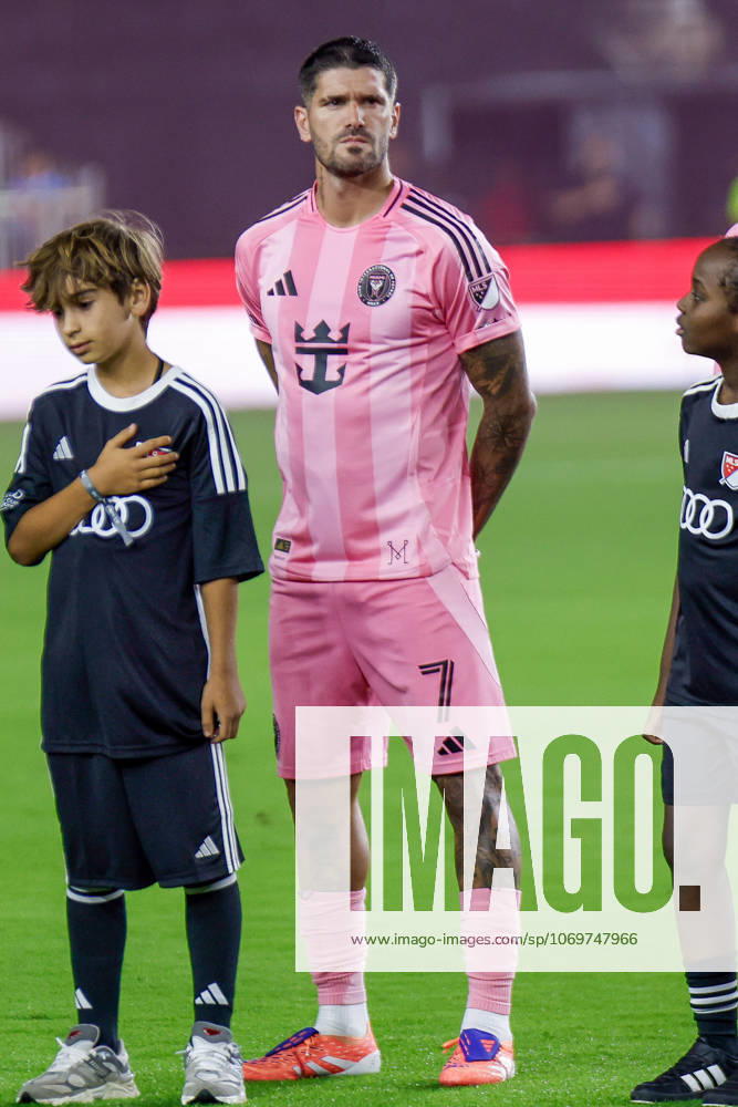 FT. LAUDERDALE, FL - NOVEMBER 29: Inter Miami midfielder Rodrigo de Paul (7) is seen at the lineup for the National Anthem prior to the MLS, Fussball Herren, USA Cup Playoffs match between Inter Miami CF and New York City FC at Chase Stadium on November 29, 2025 in Fort Lauderdale, Florida. (Photo by Chris Arjoon Icon Sportswire) SOCCER: NOV 29 MLS Cup Playoffs Inter Miami CF vs NYC FC Icon25112900126