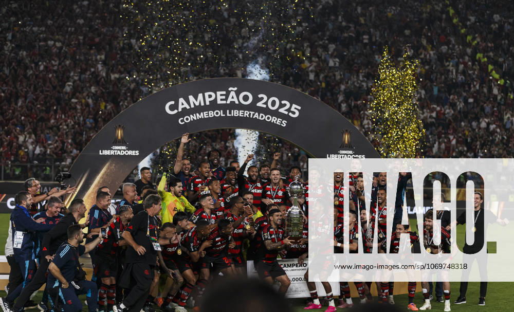 Palmeiras v Flamengo - Copa CONMEBOL Libertadores 2025 Final Lima, Peru - November 29: Players of Flamengo celebrate with the trophy after the Copa CONMEBOL Libertadores 2025 Final match between Palmeiras and Flamengo at Estadio Monumental U de Lima.