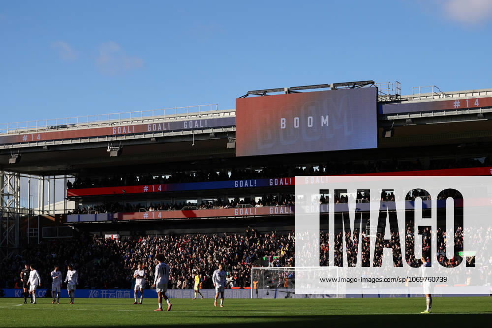 Crystal Palace gegen Manchester United 30. November 2025, London Premier League Fußball Crystal Palace gegen Manchester United Die Mannschaft von Manchester United geht nach dem Gegentreffer wieder in Position Foto Jacques Feeney Abseits London UK