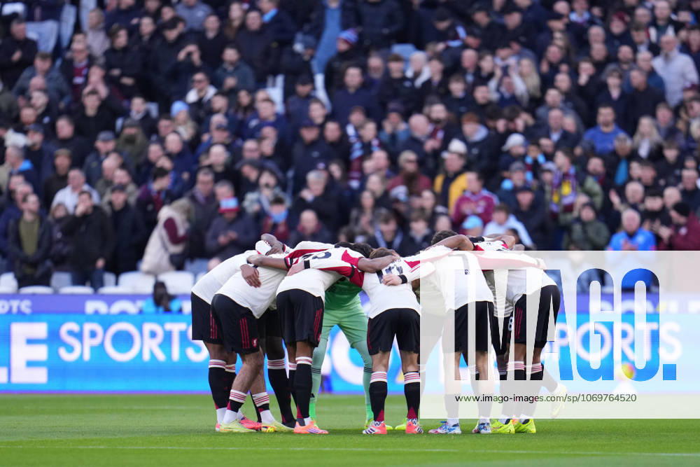 Premier League West Ham United v Liverpool Liverpool players during the Premier League match West Ham United vs Liverpool at London Stadium, London, United Kingdom, 30th November 2025 (Photo by Harvey Murphy News Images)