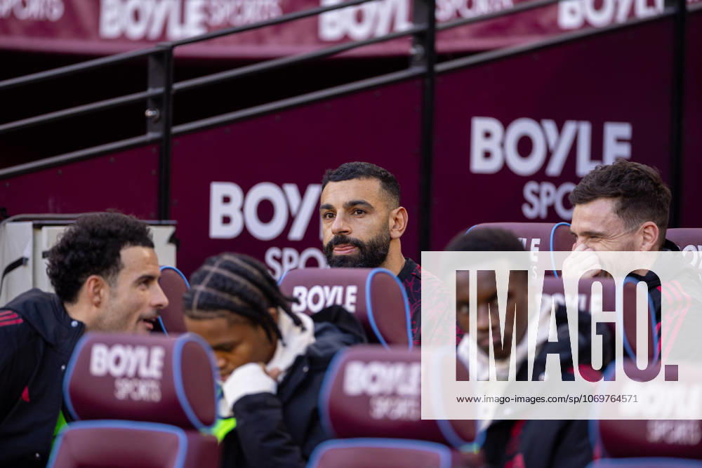 Football - FA Premier League - West Ham United FC v Liverpool FC LONDON, ENGLAND - Sunday, November 30, 2025: Liverpool s substitute Mohamed Salah on the bench before the FA Premier League match between West Ham United FC and Liverpool FC at the London Stadium. (Photo by David Rawcliffe Propaganda) LONDON London Stadium GREATER LONDON ENGLAND