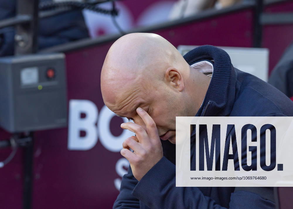 West Ham United v Liverpool FC, Premier League, Football, The London Stadium, London, UK - 30 Nov 2025 Liverpool FC Head Coach Arne Slot rubs his eye London The London Stadium Stratford GBR, UK NEWSPAPERS OUT