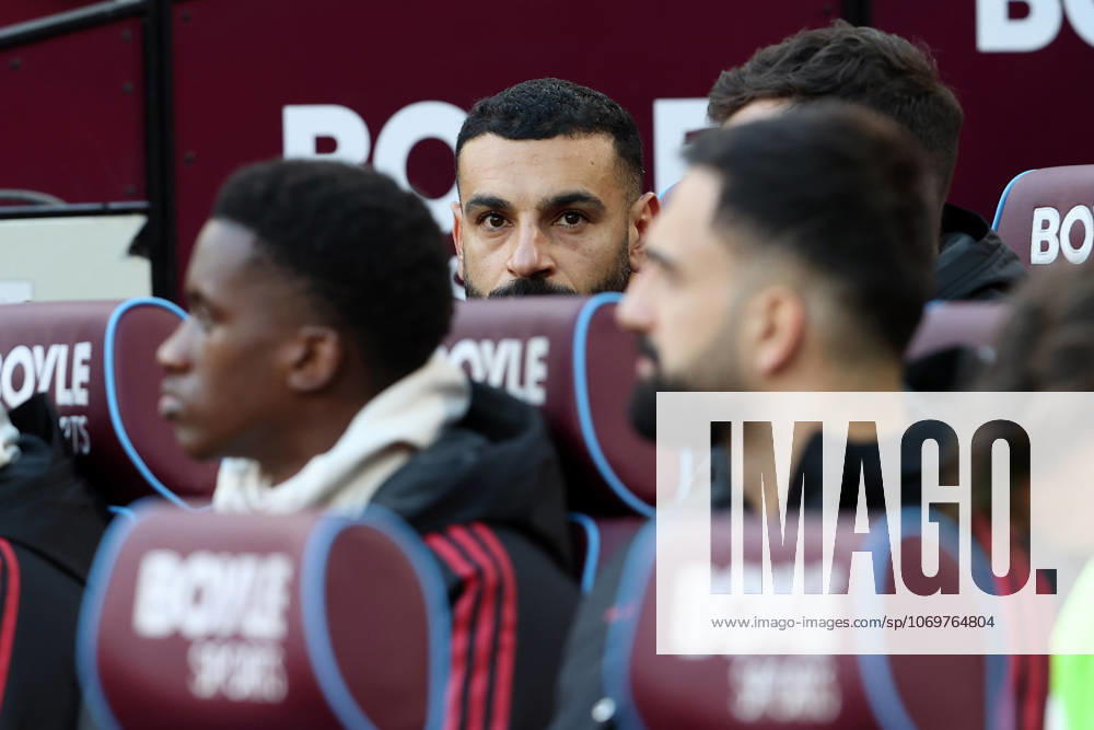 West Ham United gegen Liverpool 30. November 2025 London Premier League Fußball West Ham United gegen Liverpool FC Mohamed Salah von Liverpool auf der Auswechselbank Foto von Mark Leech London UK