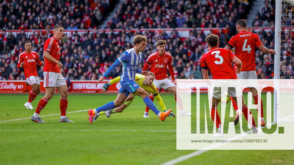 Nottingham Forest v Brighton and Hove Albion Premier League 30 11 2025. Brighton & Hove Albion midfielder Mats Wieffer (27) cant get the ball on target during the Premier League match between Nottingham Forest and Brighton and Hove Albion at the City Ground, Nottingham, England on 30 November 2025. Editorial use only DataCo restrictions apply See www.football-dataco.com ,