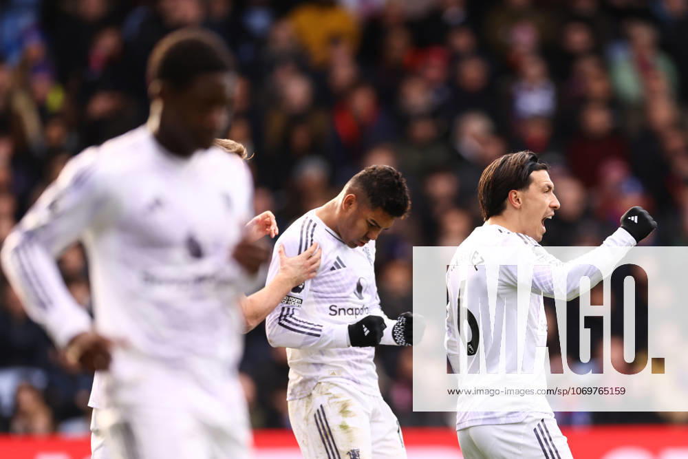 Crystal Palace gegen Manchester United 30. November 2025, London Premier League Fußball Crystal Palace gegen Manchester United Lisandro Martinez von Manchester United feiert den Sieg Foto Jacques Feeney Abseits London UK