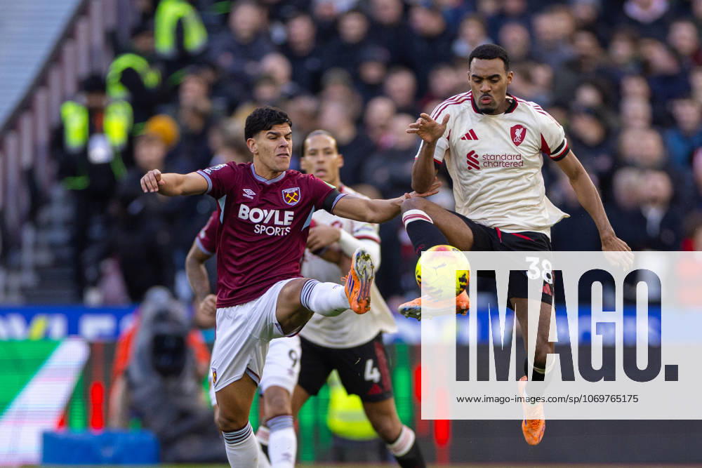 Football - FA Premier League - West Ham United FC v Liverpool FC LONDON, ENGLAND - Sunday, November 30, 2025: Liverpool s Ryan Gravenberch is challenged by West Ham United s Mateus Fernandes (L) during the FA Premier League match between West Ham United FC and Liverpool FC at the London Stadium. (Photo by David Rawcliffe Propaganda) LONDON London Stadium GREATER LONDON ENGLAND