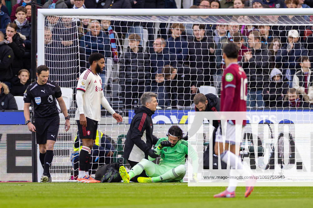 Football - FA Premier League - West Ham United FC v Liverpool FC LONDON, ENGLAND - Sunday, November 30, 2025: Liverpool s goalkeeper Alisson Becker receiving treatment during the FA Premier League match between West Ham United FC and Liverpool FC at the London Stadium. (Photo by David Rawcliffe Propaganda) LONDON London Stadium GREATER LONDON ENGLAND