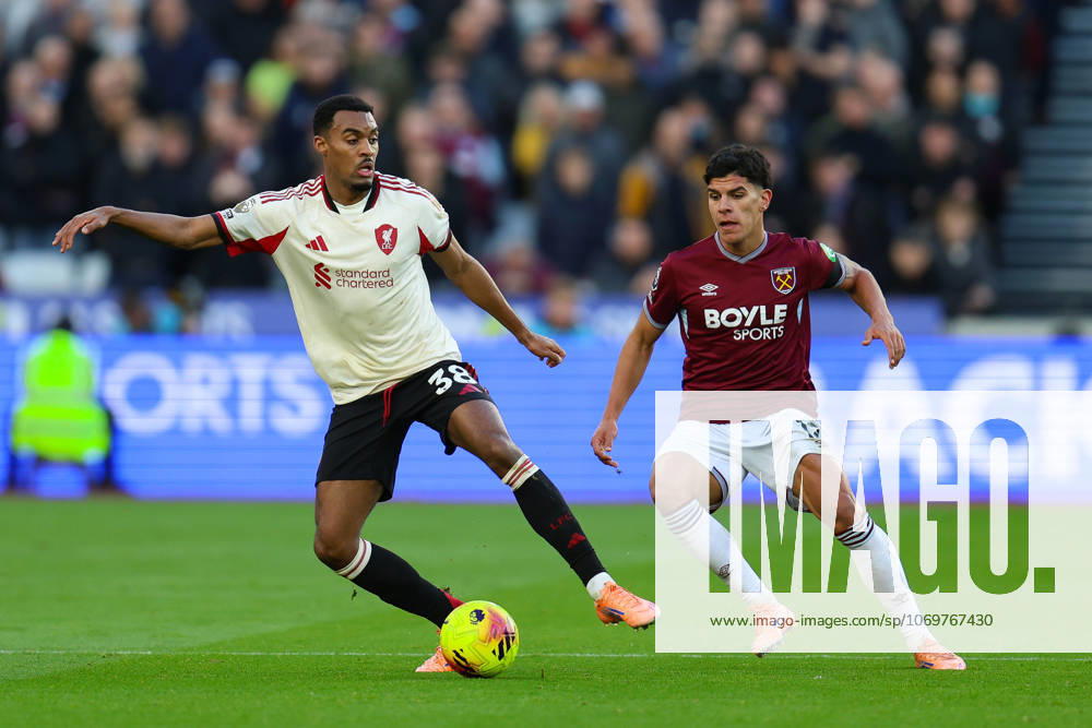 Ryan Gravenberch of Liverpool receives pressure from Mateus Fernandes of West Ham United during the Premier League match between West Ham United and Liverpool at London Stadium in London, England (Photo by Alexander Canillas Sports Press Photo)