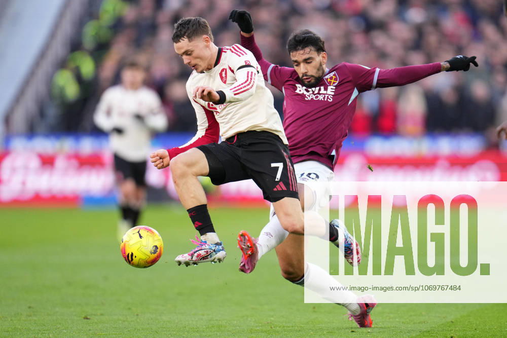 Premier League West Ham United v Liverpool Florian Wirtz of Liverpool and Lucas Paqueta of West Ham United during the Premier League match West Ham United vs Liverpool at London Stadium, London, United Kingdom, 30th November 2025 (Photo by Harvey Murphy News Images)
