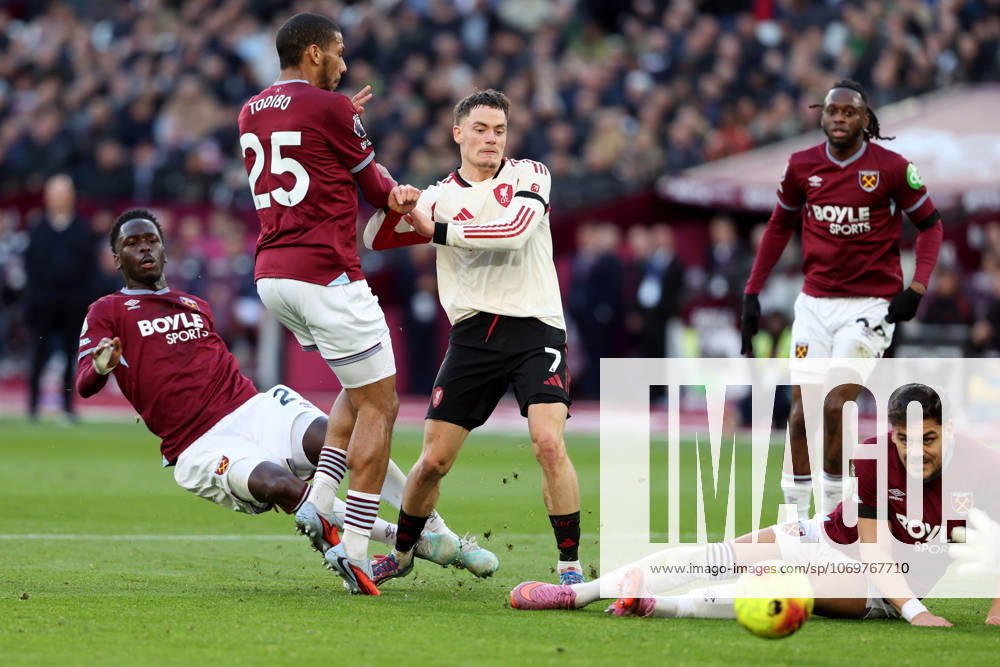 West Ham United gegen Liverpool 30. November 2025 London Premier League Fußball West Ham United gegen Liverpool FC Florian Richard Wirtz von Liverpool schießt Foto