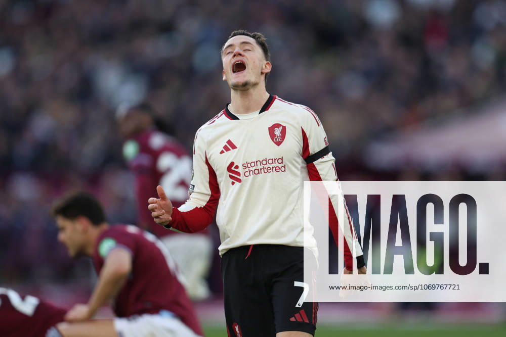 Florian Wirtz of Liverpool react to a missed goal opportunity during the Premier League match between West Ham United and Liverpool at London Stadium in London, England (Photo by Alexander Canillas Sports Press Photo)