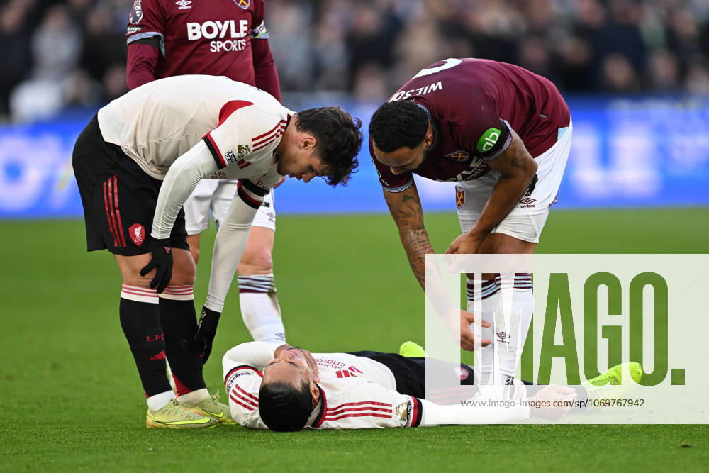 West Ham United v Liverpool Premier League 30 11 2025. Liverpool defender Virgil van Dijk (4) injured during the Premier League match between West Ham United and Liverpool at the London Stadium, London, England on 30 November 2025. London London Stadium England Editorial use only DataCo restrictions apply See www.football-dataco.com ,