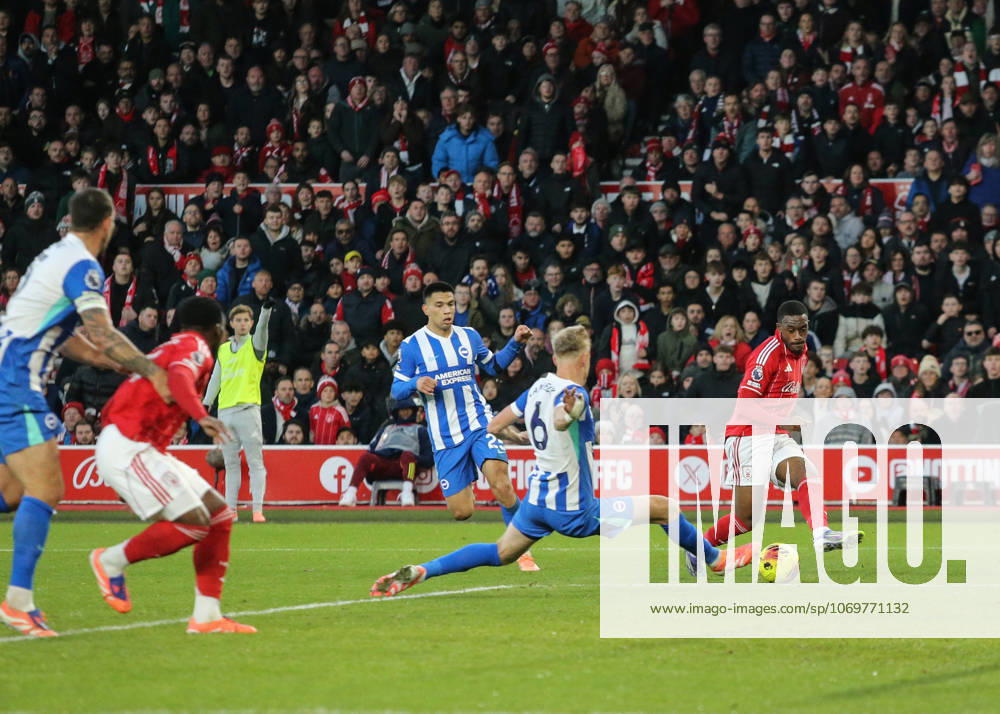 Premier League Nottingham Forest v Brighton and Hove Albion Jan Paul van Hecke of Brighton & Hove Albion blocks the cross from Callum Hudson-Odoi of Nottingham Forest during the Premier League match Nottingham Forest vs Brighton and Hove Albion at City Ground, Nottingham, United Kingdom, 30th November 2025 (Photo by Richard Bierton News Images) Nottingham City Ground Nottinghamshire United Kingdom