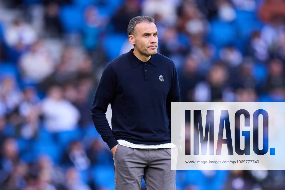 Real Sociedad v Villarreal CF - LaLiga EA Sports Sergio Francisco head coach of Real Sociedad looks on during the LaLiga EA Sports match between Real Sociedad and Villarreal CF at Anoeta on November 30, 2025, in San Sebastian, Spain. San Sebastian Anoeta Basque Country Spain RL_RSOvVLLCF_000011