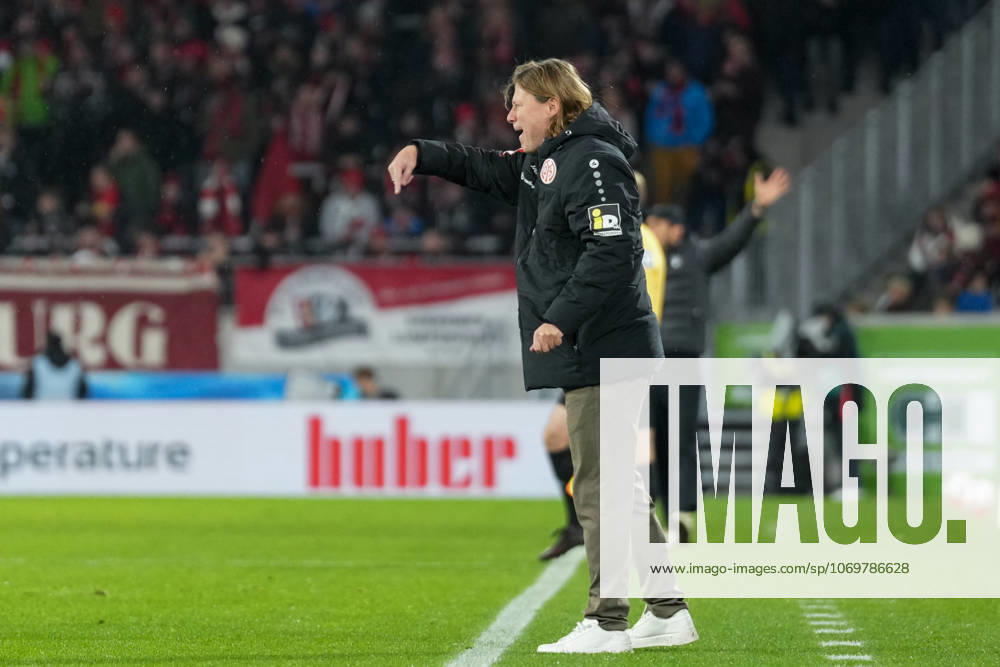 Bo Henriksen 1 FSV Mainz 05, Head Coach , Germany, Football, 1 Bundesliga, Matchday 12, 2025 2026, SC Freiburg vs 1 FSV Mainz 05, 30 11 2025, Europa Park Stadion, Freiburg, Germany DFL REGULATIONS PROHIBIT ANY USE OF PHOTOGRAPHS AS IMAGE SEQUENCES AND OR QUASI VIDEO Freiburg Europa Park Stadion Baden Württemberg Germany