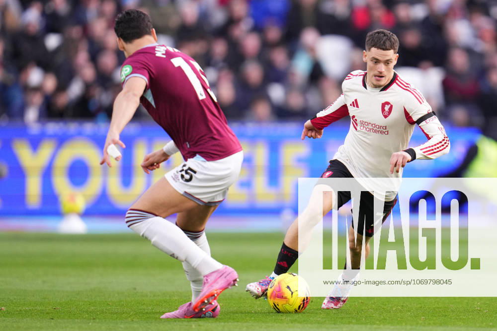 Premier League West Ham United v Liverpool Florian Wirtz of Liverpool on the ball during the Premier League match West Ham United vs Liverpool at London Stadium, London, United Kingdom, 30th November 2025 (Photo by Harvey Murphy News Images)