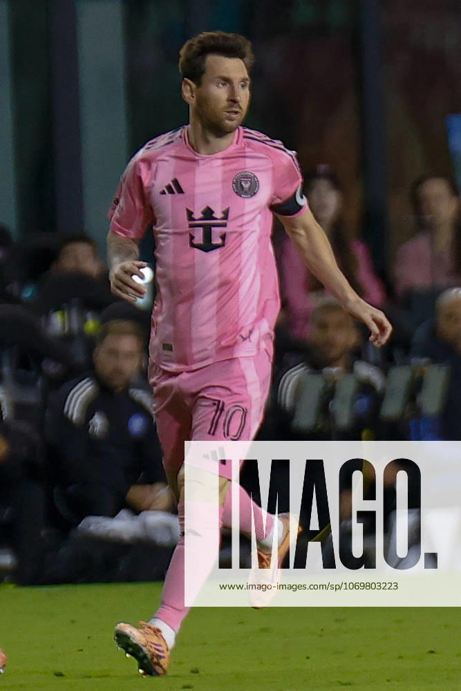 FT. LAUDERDALE, FL - NOVEMBER 29: Inter Miami forward Lionel Messi (10) looks on in the second half during the MLS, Fussball Herren, USA Eastern Conference finals match between Inter Miami CF and New York City FC at Chase Stadium on November 29, 2025 in Fort Lauderdale, Florida. (Photo by Chris Arjoon Icon Sportswire) SOCCER: NOV 29 MLS Cup Playoffs Inter Miami CF vs NYC FC Icon25112900139