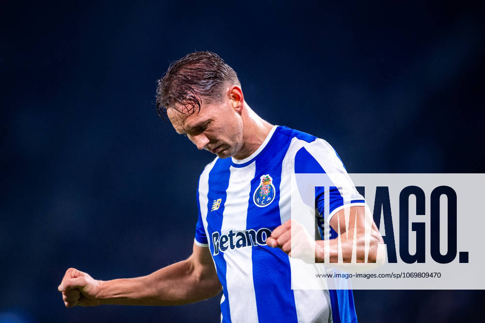 FC Porto v GD Estoril Praia - Primeira Liga Luuk de Jong from FC Porto is seen after the win during the Liga Portugal Betclic match between FC Porto and Estoril Praia at Estadio do Dragao in Porto, Portugal, on November 30, 2025. Porto Porto Portugal