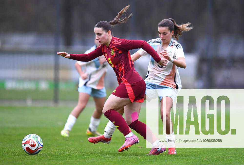 Soccer European Championship Qualification U19 Juniors Germany Spain on 02 12 2025 at the Sportschule Wedau in Duisburg Leonie Köpp Germany , front Amaya Spain , back DFB regulations prohibit any use of photographs as image sequences and or quasi video Nordrhein Westfalen Germany