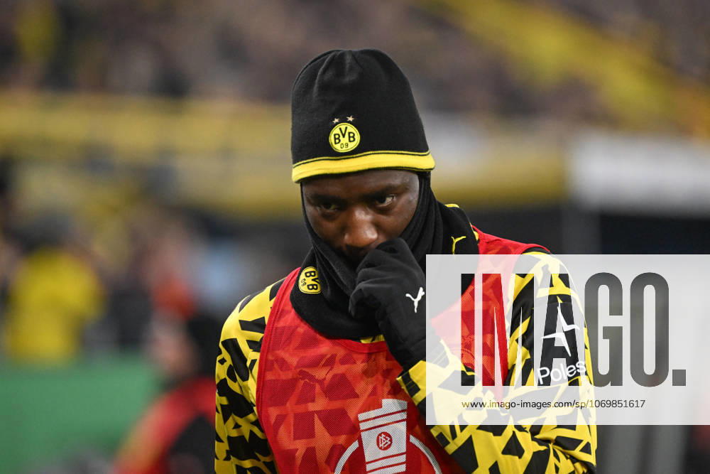 Football DFB Cup Round of 16, Borussia Dortmund Bayer 04 Leverkusen, v l Serhou Yadali Guirassy Dortmund, 9 Portrait, Portraet, Einzelbild Ersatzspieler, Auswechselspieler Dortmund