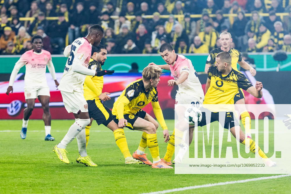 Ibrahim Maza (Bayer 04 Leverkusen, 30) scores the 0:1 goal during the DFB Pokal Round of 16 match between Borussia Dortmund vs. Bayer 04 Leverkusen at Signal Iduna Park on Round of Sixteen of the DFB Pokal on December 2, 2025 in Dortmund, Germany. DFB REGULATIONS PROHIBIT ANY USE OF PHOTOGRAPHS AS IMAGE SEQUENCES AND OR QUASI-VIDEO. North Rhine Westphalia Germany