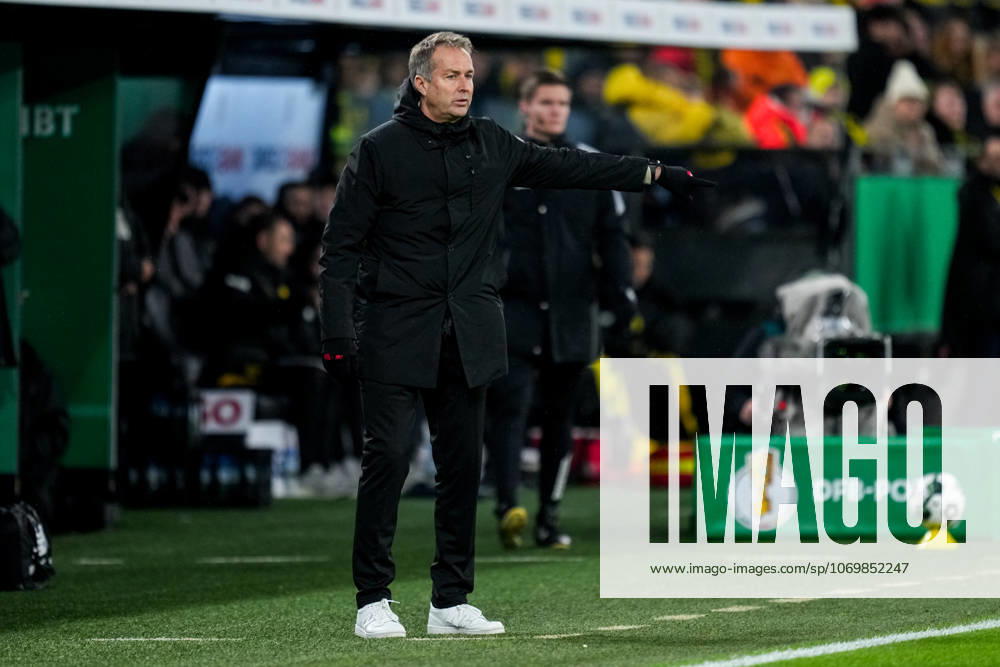 Bayer 04 Leverkusen head coach Kasper Hjulmand looks on during the DFB Cup round of 16 match between Borussia Dortmund and Bayer 04 Leverkusen at Signal Iduna Park on December 2, 2025 in Dortmund, Germany. (Photo by Rene Nijhuis) SPO