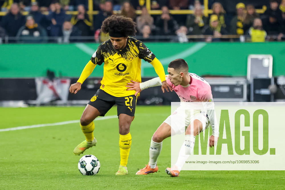 Duel between Karim Adeyemi Borussia Dortmund and Alejandro Grimaldo Bayer Leverkusen GER, Borussia Dortmund vs Bayer Leverkusen, Football, DFB Pokal, Round of 16, Season 2025 2026, 02 12 2025 DFL REGULATES PROHIBIT ANY USE OF PHOTOGRAPHS AS IMAGE SEQUENCES AND OR QUASI VIDEO GER, Borussia Dortmund vs Bayer Leverkusen, Football, DFB Cup, Round of 16, Season 2025 2026, 02 12 2025 Dortmund