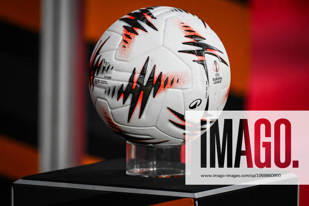 Villeneuve-D ascq, France, France: Illustration of the Kipsta match ball during the UEFA Champions League, League Phase MD3 match between Lille OSC (LOSC) and PAOK FC at Pierre Mauroy Stadium on October 23, 2025 in Villeneuve-d Ascq near Lille, France. Villeneuve-D ascq France - ZUMAm308 20251023_zsp_m308_030